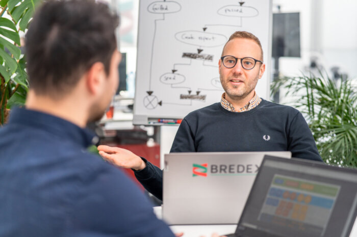 Requirements Engineer Oliver Goetz erklärt agile Prozesse bei BREDEX.