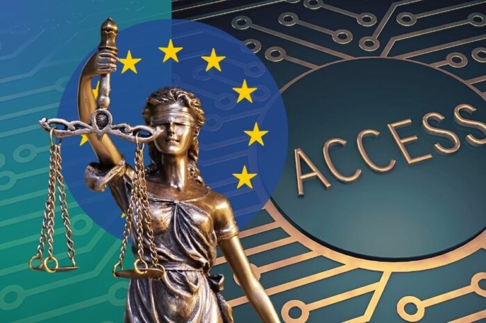 Justitia vor EU-Flagge mit ACCESS-Schriftzug auf Platine – Symbol für digitale Barrierefreiheit