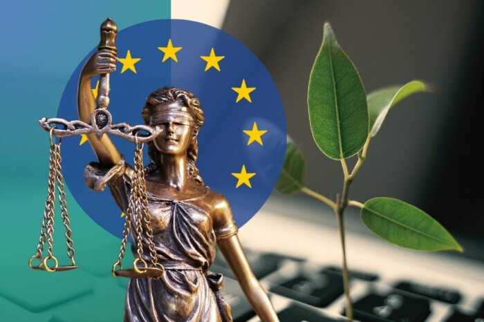 Justitia mit EU-Flagge und Pflanze auf Tastatur – Symbol für Nachhaltigkeitsbericht und CSRD